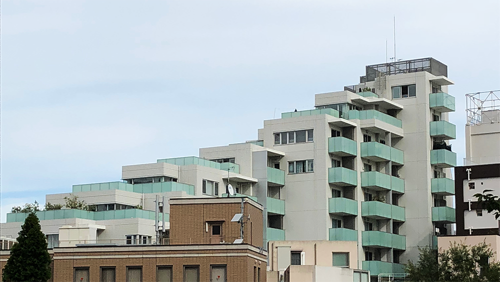 Photograph of a modernist apartment building in Tokyo